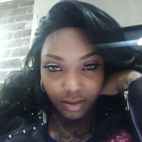 Meet your Posher, Julie - Picture 1 of 1